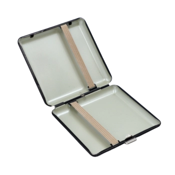Metalowa Papierośnica z Motywem Czerwonego Auta Gentelo 9x9 cm