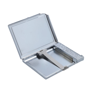 Papierośnica z Wbudowaną Zapalniczką Płomieniową i Czterema Kociętami