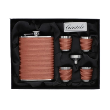 Elegancka Brązowa Piersiówka Obszyta Skórą w Zestawie z Kieliszkami Gentelo