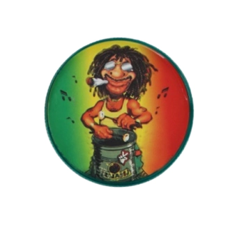 Grinder Młynek do Tytoniu „Rasta Chill” – uśmiechnięty rastaman z blantem